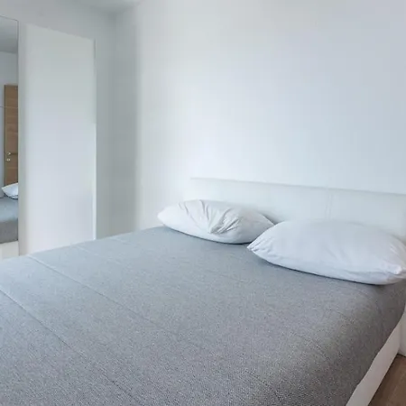 Apartment With Pool In Kornić Buitenkant foto