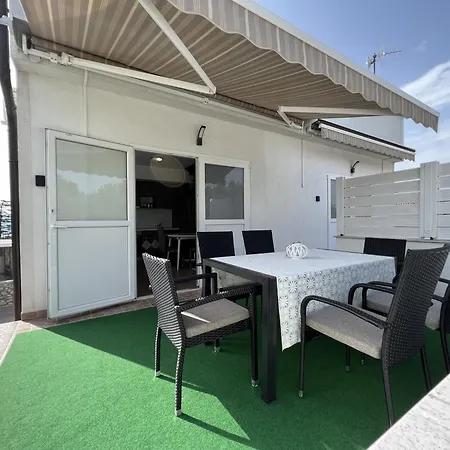 Apartment With Pool In Kornić Buitenkant foto
