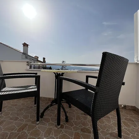 Apartment With Pool In Kornić Buitenkant foto